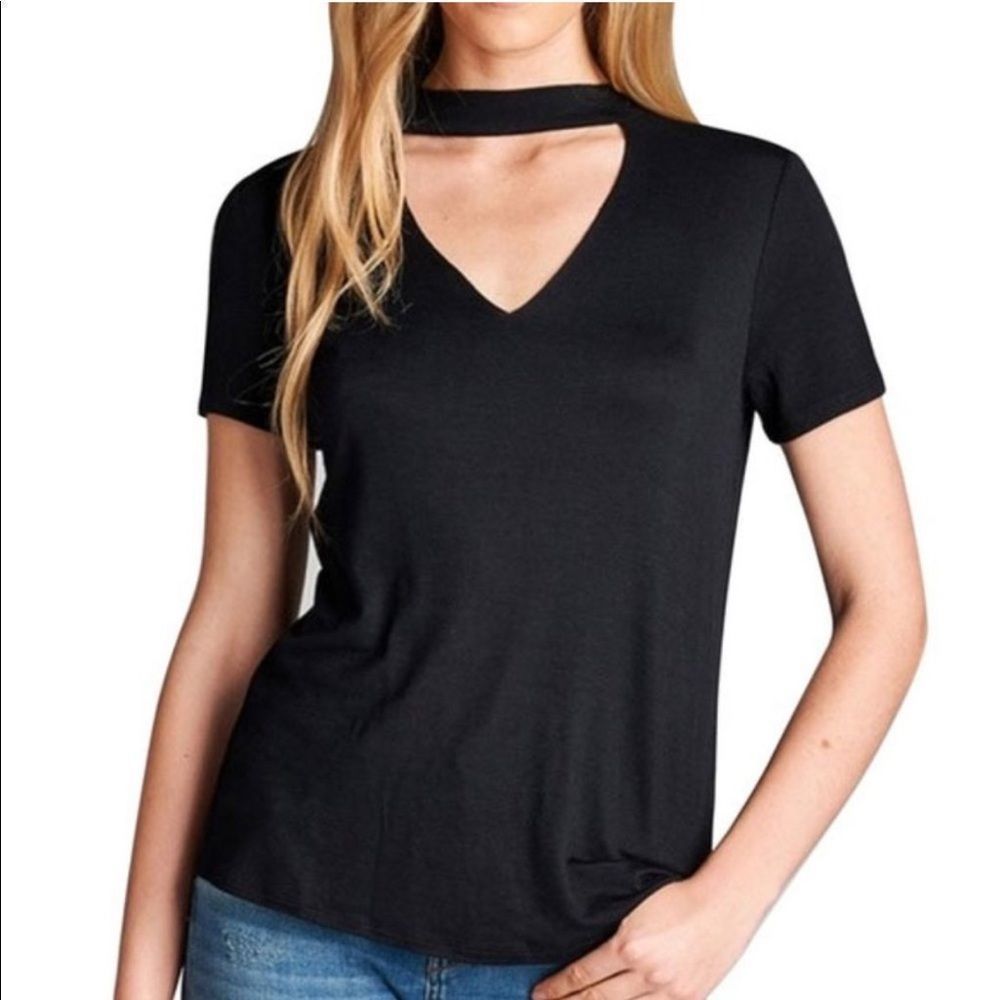 American Eagle | Black V-Neck With Choker